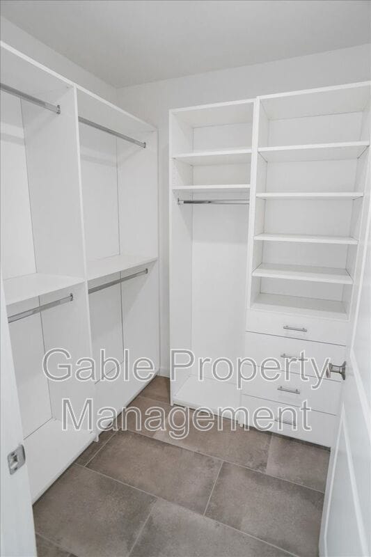 Building Photo - 9428 1/2 Crebs Ave