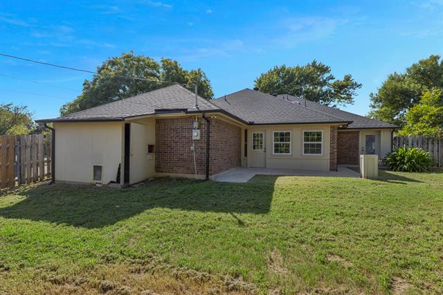Building Photo - 245 SW Rand Dr