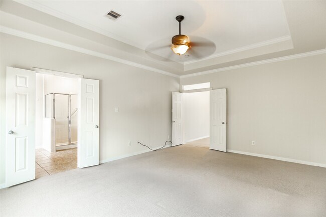 Building Photo - 2923 Royal Oaks Crest
