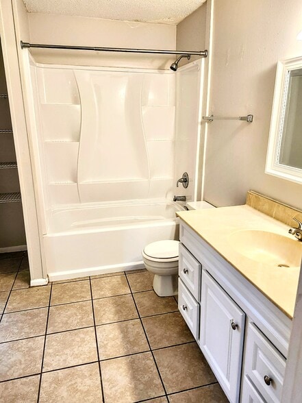Bathroom - 2519 beech st