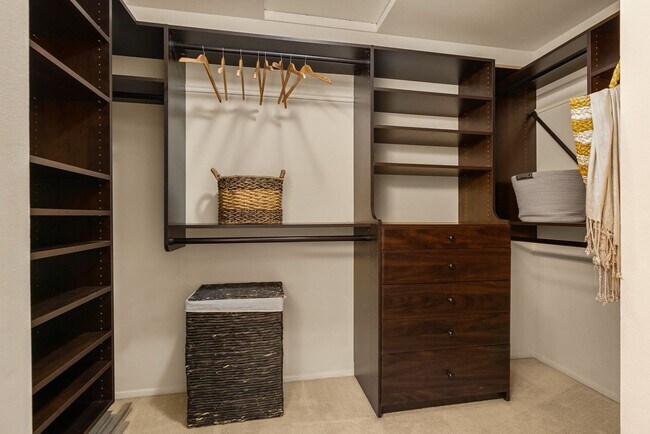 Building Photo - 2Bd/1.75Ba Kirkland Condo