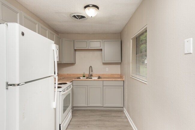 Building Photo - 6404 Dunbar Rd
