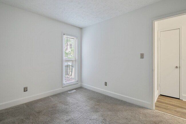 Building Photo - 324 Youngberry St