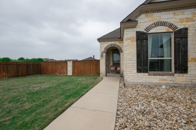 Building Photo - 127 Lightfoot Trail
