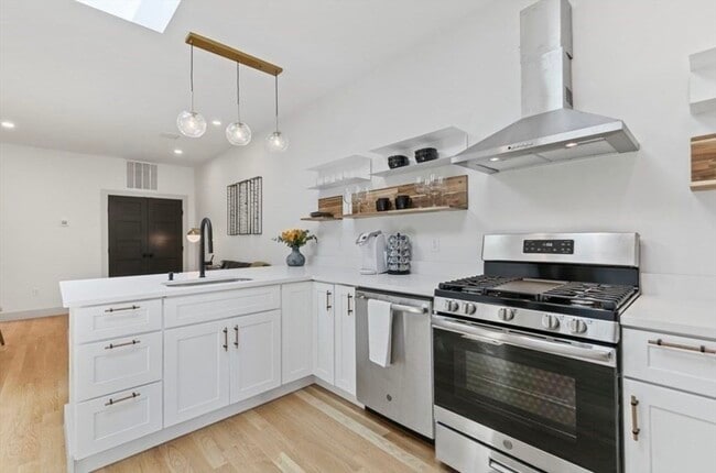 Building Photo - 43 Wordsworth St