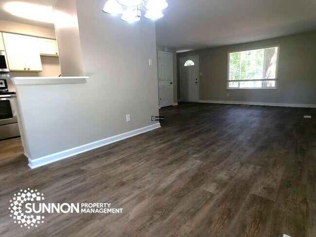 Building Photo - 4BR 2BA Renovated to perfection!