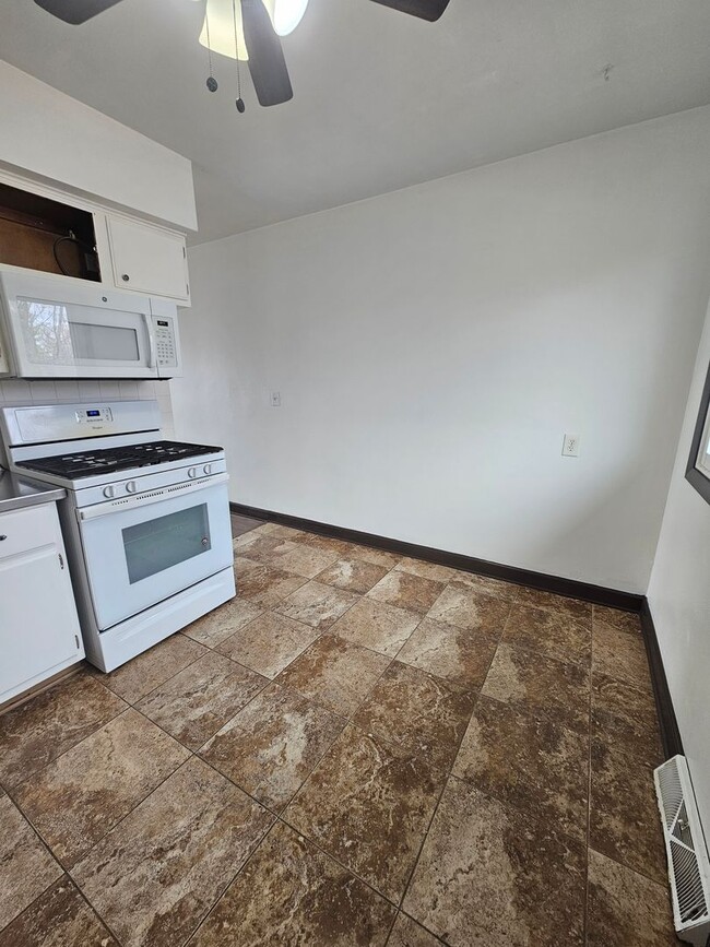 Building Photo - 3610 Central Ave