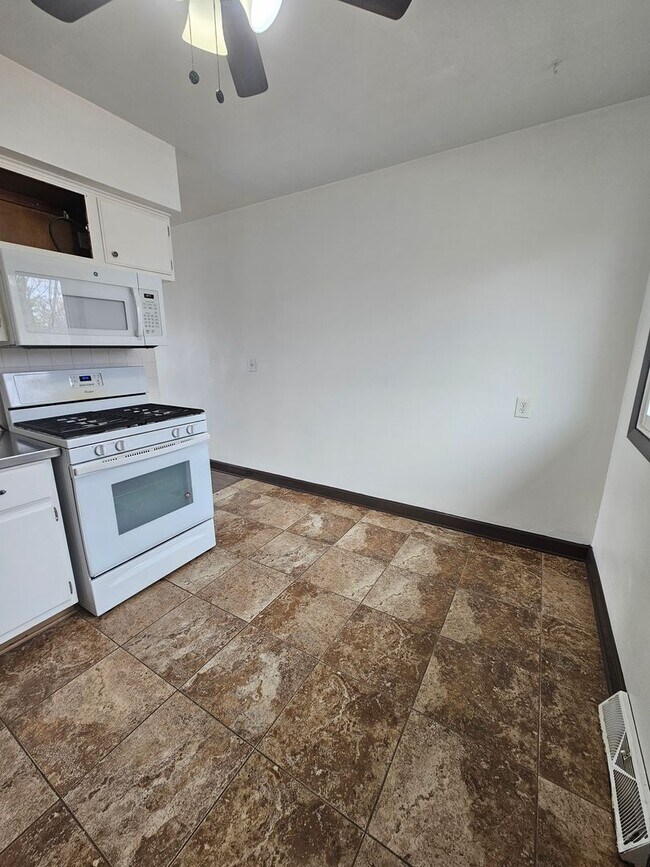 Building Photo - 3612-3612 Central Ave