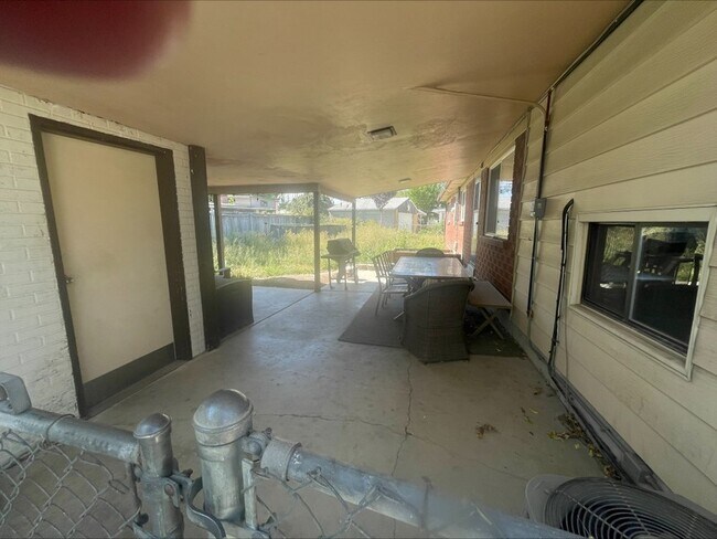 Building Photo - 1517 Mango Rd