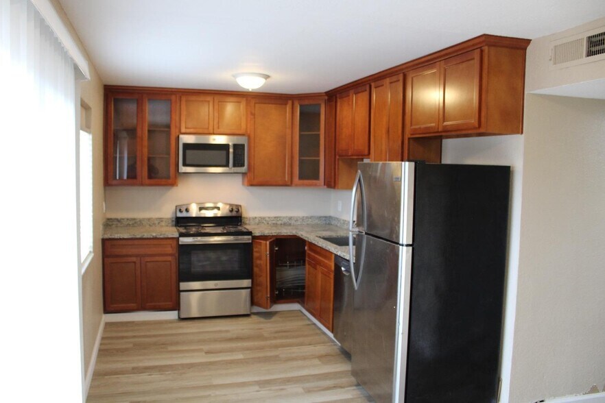 Building Photo - 700 Northfield Dr