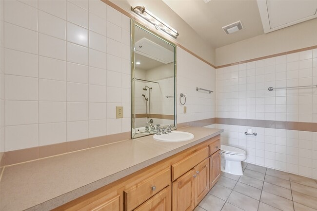Building Photo - 2309 Harborside Dr