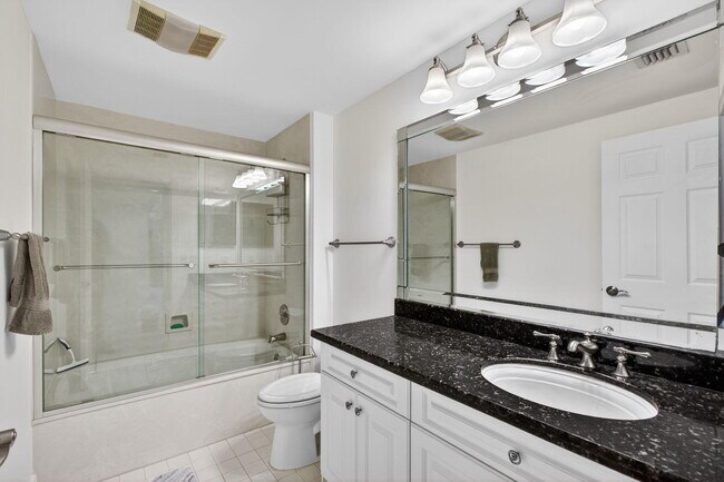 Building Photo - 3940 Back Bay Dr