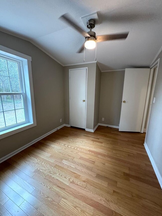 Building Photo - A must see country home 15 minutes to the ...