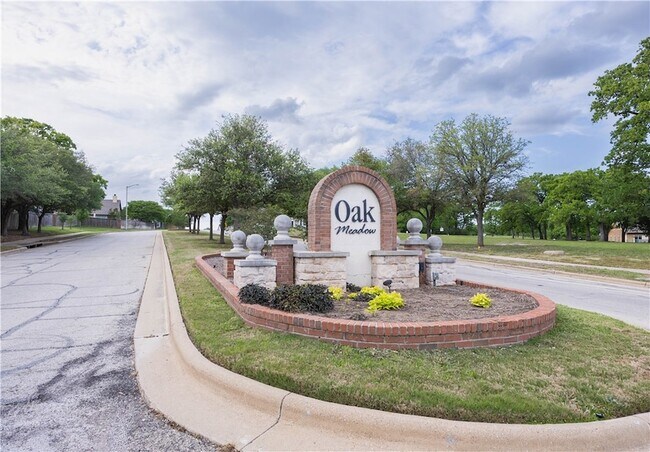 Building Photo - 2206 Hall of Fame Ct