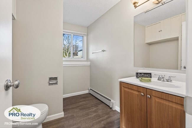 Building Photo - Recently Remodeled 4 Bedroom Home