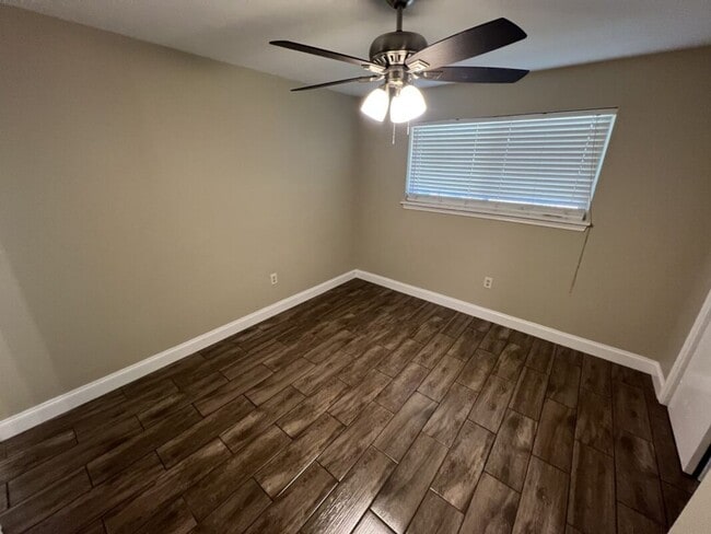 Building Photo - Beautiful 3-Bedroom, 1.5-Bath Home in Bake...