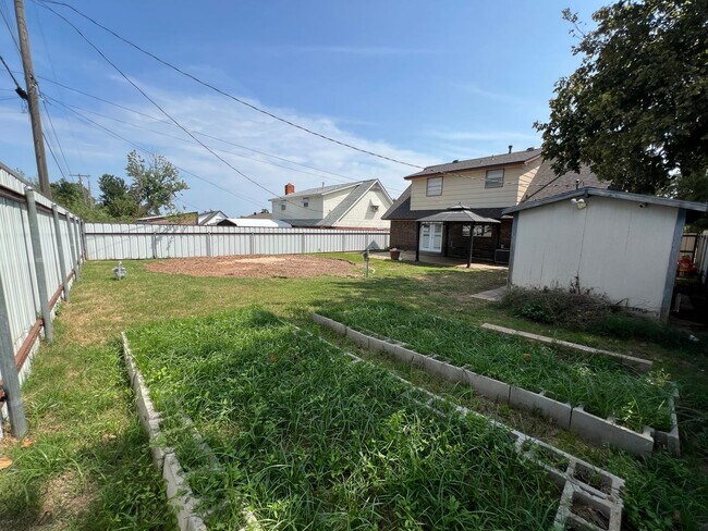 Building Photo - ?Spacious Home Near Tinker Airforce Base ?