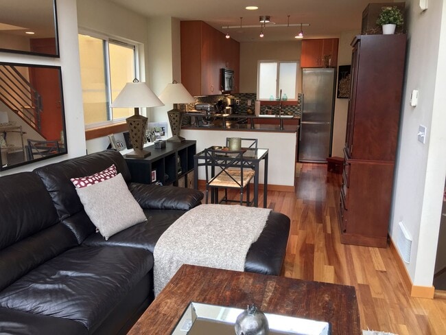 Building Photo - Three-Level Loft-Style 2BR | 3BA with Priv...