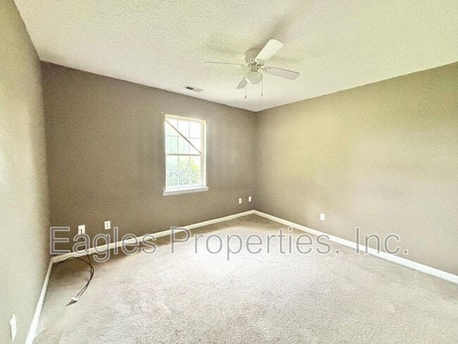 Building Photo - 409 Hill Loop Rd