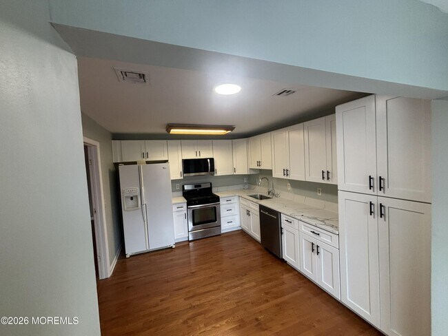 Building Photo - 274 Easy St