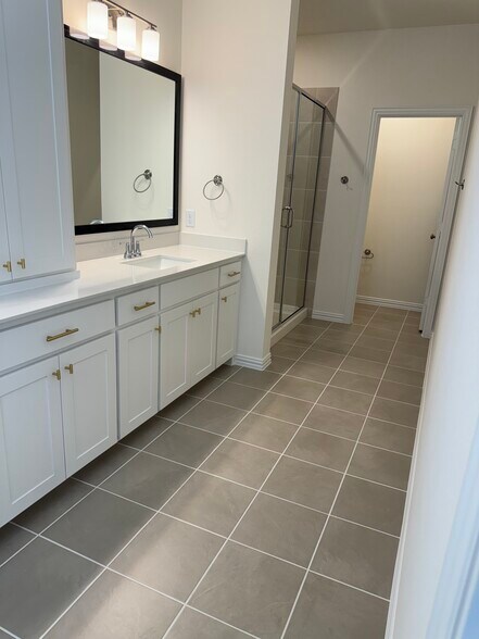 Building Photo - 2821 Jacaranda Dr