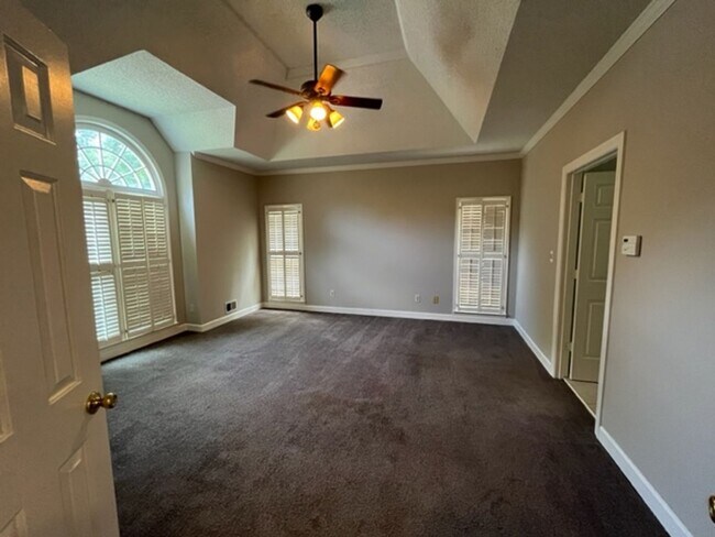 Building Photo - Beautiful Large Home