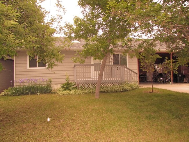 Building Photo - 3 BEDROOM | 2 BATH | DUPLEX | WEST