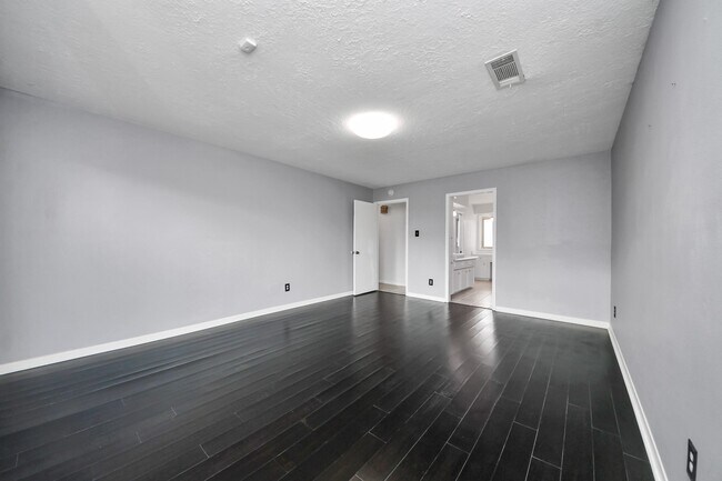 Building Photo - 3410 Crow Valley Dr