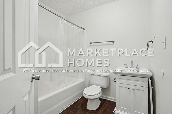 Building Photo - 205 Hunting Ct