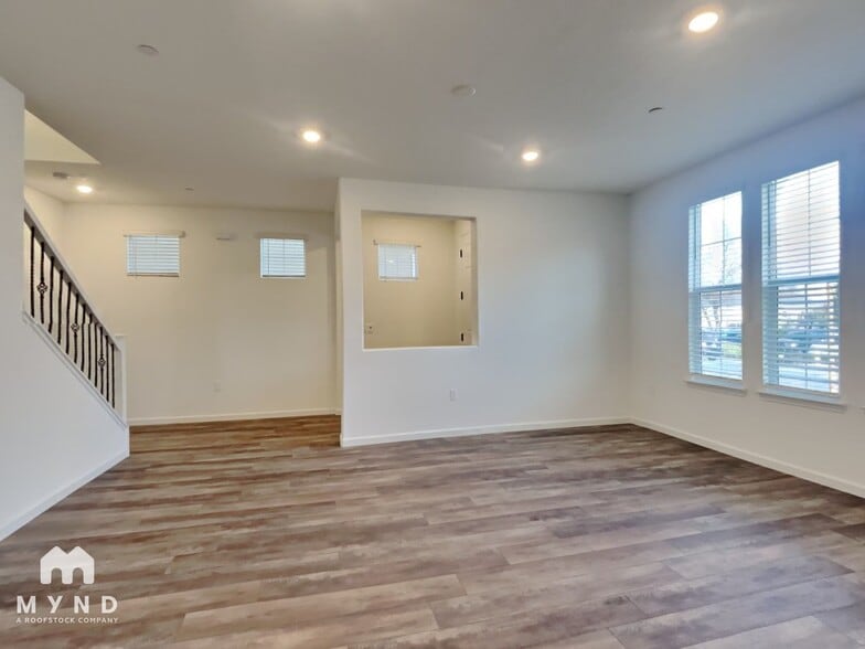 Building Photo - 1688 Matmor Rd