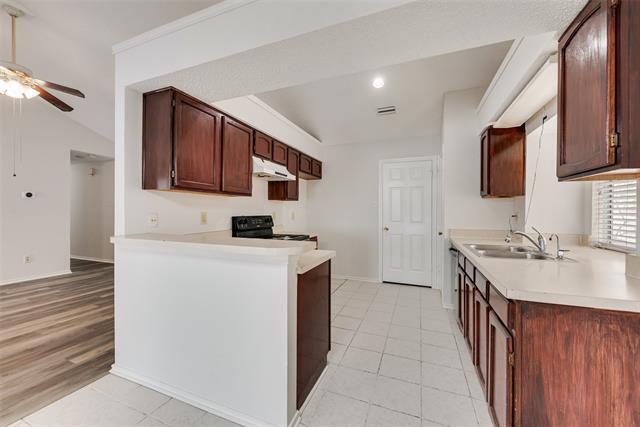 Building Photo - 1317 Lakeshore Dr