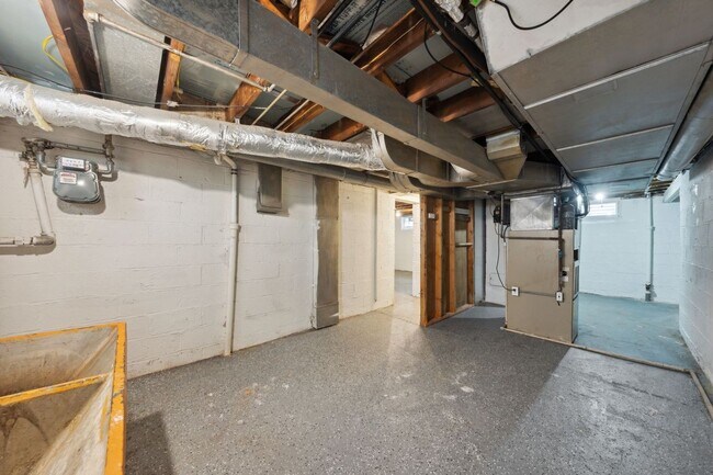 Building Photo - Beautiful Home in South Euclid