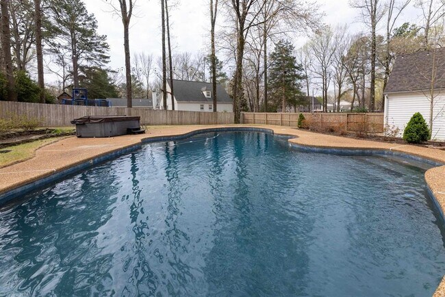Building Photo - 8441 Dogwood Rd