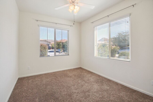 Building Photo - 4 Bedroom single family home in Phoenix
