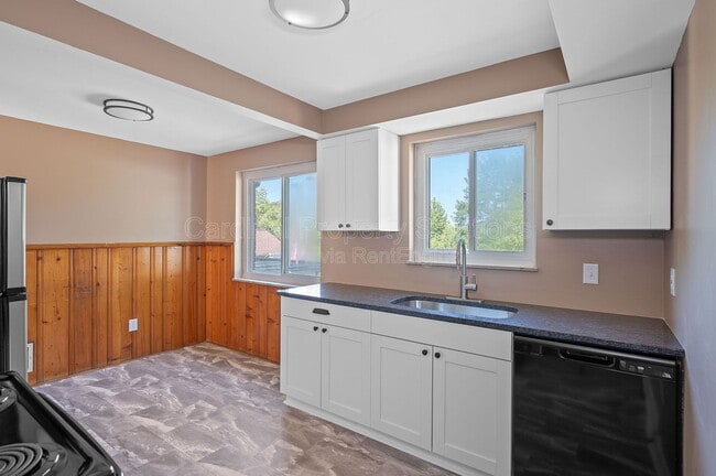 Building Photo - 4057 Lee Ct