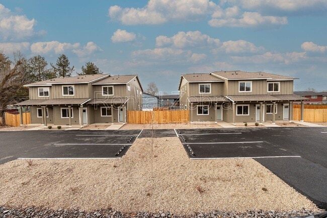 Building Photo - 374 SE Garner St