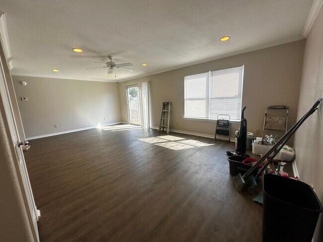 Building Photo - 2527 Pascal Ct