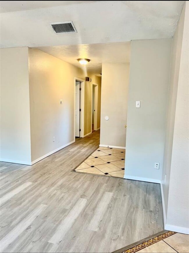 Building Photo - 2826 Pickett Dr