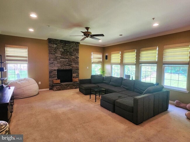 Building Photo - 8008 Race Horse Ln