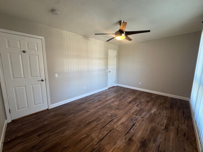 Building Photo - Spacious 2 Bed / 2 Bath Long Beach Condo Near Traffic Circle, CSULB & Belmont Heights