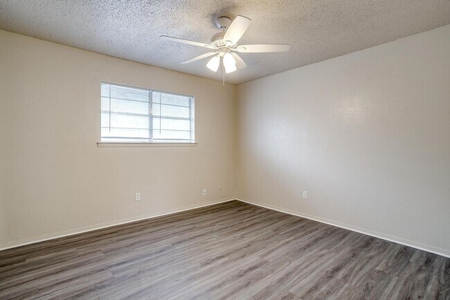 Building Photo - ASK ABOUT OUR HALF OFF FIRST TWO MONTH'S RENT