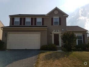 Building Photo - Charming 4 Bedroom/2.5 Bathroom in White M...