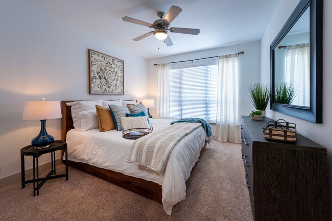 Building Photo - Perfect Space, Prime Location – 1 Bed in D...