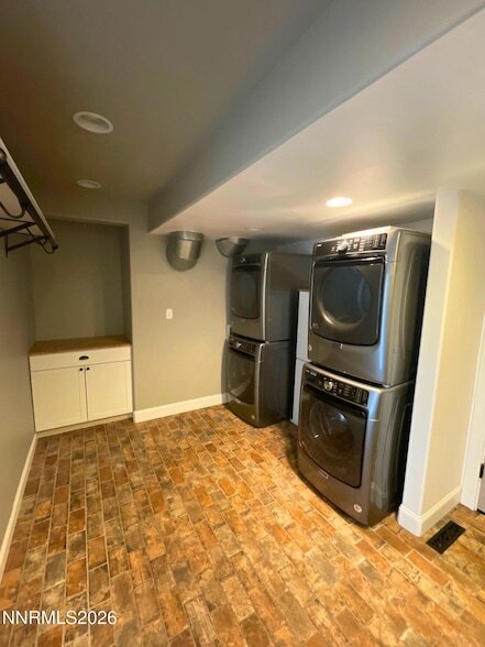 Building Photo - 2205 Stowe Dr
