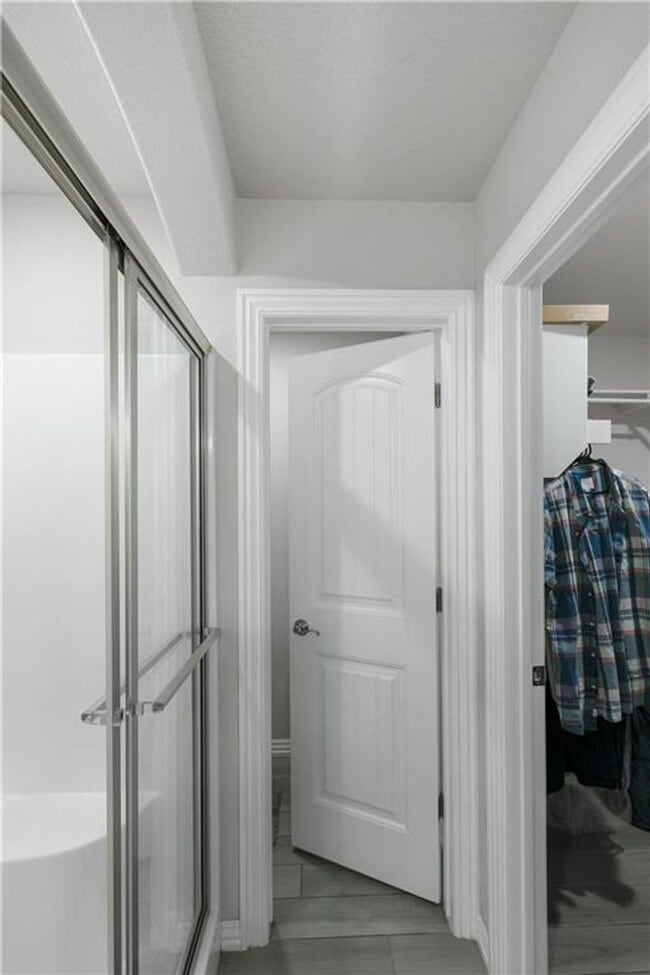 Building Photo - Great home perfect for backyard entertaining