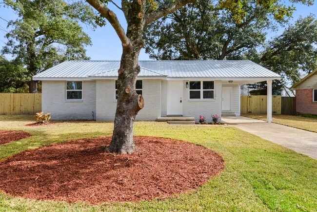 Primary Photo - Beautiful 4/2 house in Pass Christian, MS