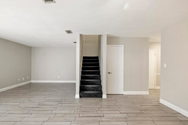 Building Photo - 2387 Gregory Dr