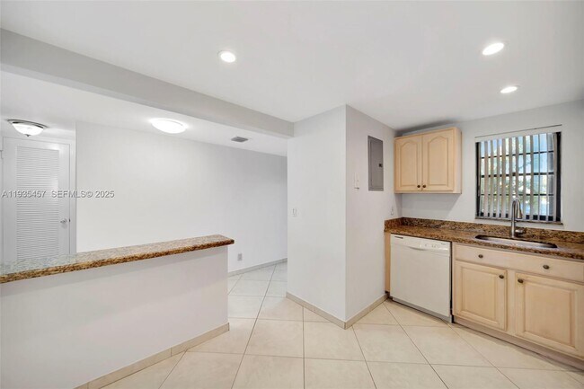 Building Photo - 2450 Deer Creek Country Club Blvd