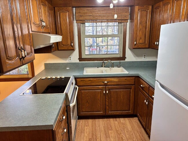 Building Photo - Charming Home for Rent on Quiet Cul-de-Sac!