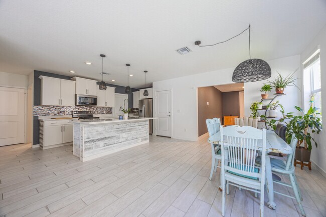 Building Photo - 2460 Timber Forest Dr